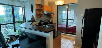 1367 Alberni St #1502, Vancouver, BC V6E 4R9