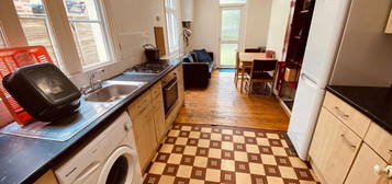 5 bedroom terraced house to rent