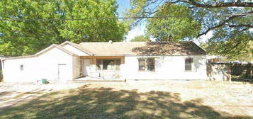 509 NE 4th St, Pryor, OK 74361