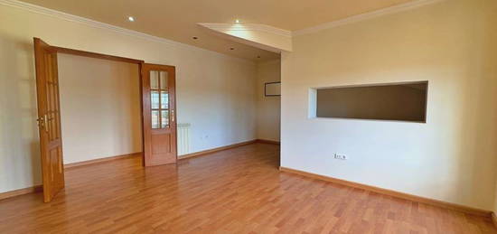 Apartamento T2+1, situado em Gibraltar 4 min. de Torres Vedras