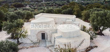 Villa unifamiliare Contrada Mincuccio, Campanile, Fumarola, Cavalleriza, Ostuni