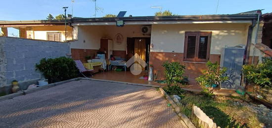 VILLA A SCHIERA A CASSANO DELLE MURGE