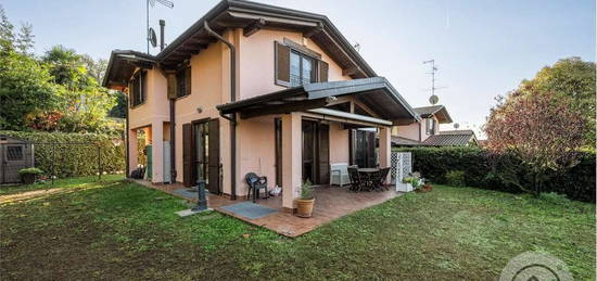 Villa a schiera via Trento, 2, Centro, Sumirago