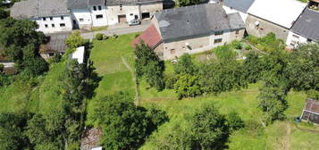 Charmantes Bauernhaus mit großem Grundstück in Hockweiler