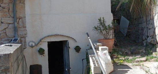 Maison à rénové dans petit hameau cévenol