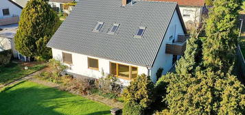 Einfamilienhaus mit Einliegerwohnung, großem Garten, Garage und Carport  in ruhiger Lage