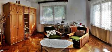 Győr-M-s. Várm-ben 100 nm-es 3 különnyíló szobás ház nyugodt környezet