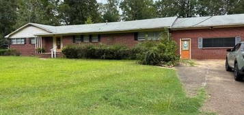 700 Bellview Dr, Aberdeen, MS 39730