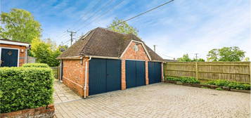 Detached bungalow to rent in Nuffield, Henley-On-Thames RG9