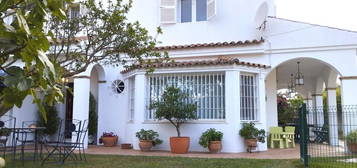 Chalet pareado en venta en Valdelagrana