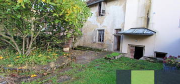 Lons-le-Saunier Sud (39 JURA), à vendre maison en pierre avec beau potentiel à rénover