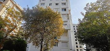 SUADİYE SAHİLDE DENİZ MANZARALI 80 M² NET 2+1 KİRALIK DAİRE