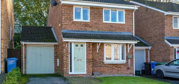 3 bedroom link detached house for sale