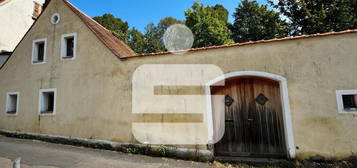 Wohnraum mit historischem Flair für Kreative am Fuß der Altstadt! Reihenmittelhaus in Sulzbach-Ro.