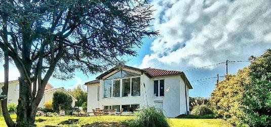 Maison individuelle 5 pièces avec jardin