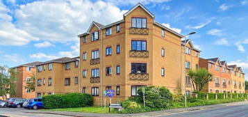 Flat to rent in Ascot Court, Aldershot GU11