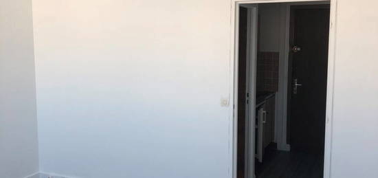 Studio  à louer, 1 pièce, 24 m², Étage 8/–