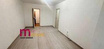 Apartament 2 camere,str.Alunisului,parter