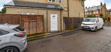 Maisonette to rent in Rye Road, Hoddesdon, Hertfordshire EN11