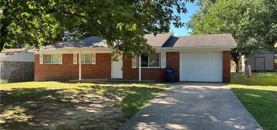 2330 W Alpine Cir, Siloam Springs, AR 72761