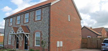 2 bedroom semi-detached house