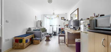 Flat for sale in 1 Salamanca Place, London, Vauxhall SE1