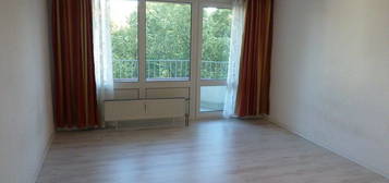 Helle 1 Zimmer-Wohnung mit Balkon, TG-Stellpl., zentrumsnah