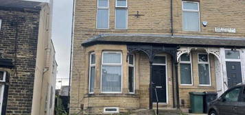 End terrace house to rent in New Cross Street, Bradford BD5