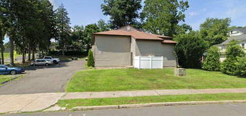 14 Short St #2E, New Britain, CT 06051