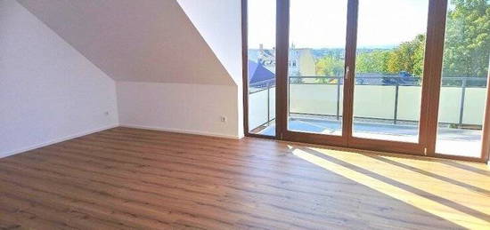 !! Dachgeschoss, großer ca. 13 m² Süd-West-Balkon, 3 Zimmer mit Fußbodenheizung !!