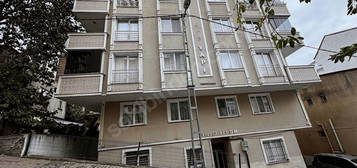 ARNAVUTKÖY MERKEZDE FULL EŞYALI 2+1 ARAKAT EBEVEYN BANYOLU DAİRE