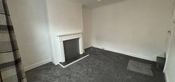 Terraced house to rent in Western Mount, Leeds LS12