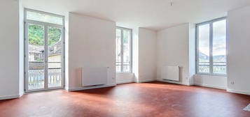 Appartement  à louer, 4 pièces, 3 chambres, 84 m²