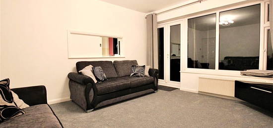 Flat to rent in Shevon Court, Brentwood CM14