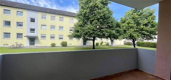 NEUSÄSS: Erneuerungsbedürftige 2 ZKB Hochpaterre-Wohnung mit 59 m2.