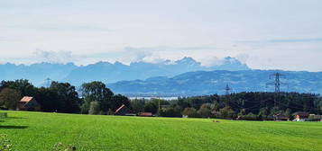 Wohnhaus mit teilbarem Grundstück in Aussichtslage