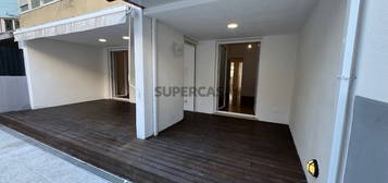 Campo de Ourique, T3, impecavel!! Zona Tranquila. Apartamento com terraço exclusivo com +- 80m2