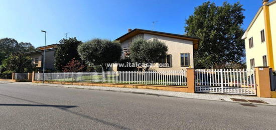 Villa in vendita in via XXV Aprile, 5