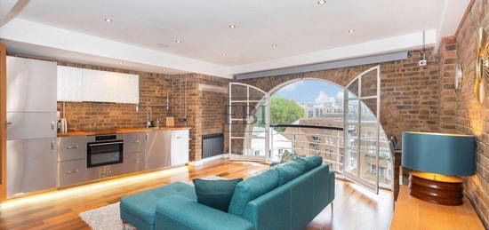 Flat for sale in Presidents Quay House, 72 St. Katharines Way E1W