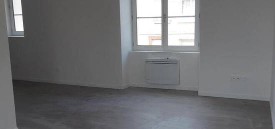 Studio  à louer, 1 pièce, 28 m², Étage 1/1