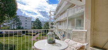 Versailles Clagny Appartement 3 pièces 68 m² situé au 2ème étage avec ascenseur, balcon, cave et parking en sous-sol