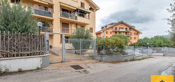 3 vani con cantina e posto auto in Via Aquino