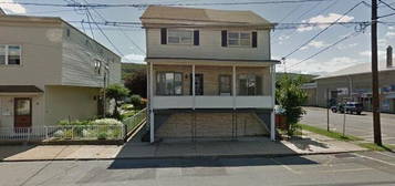 450-452 W 4th St, Mount Carmel, PA 17851