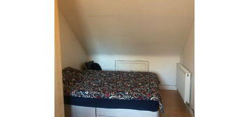 Room to rent in Holly Tree Farm, Manchester M20