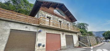 Chalet 2 étages  à vendre, 4 pièces, 3 chambres, 111 m²