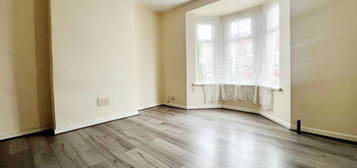 Property to rent in Broadway, Roath, Cardiff CF24