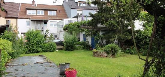Ruhig gelegenes Mehrfamilienhaus mit Aus-und Umbaupotzenial in Mannheim-Käfertal zu verkaufen !