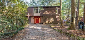 106 Green Forest Dr, Baden, PA 15005