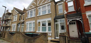 Flat to rent in Frome Road, London N22