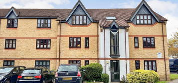 Flat to rent in Lodgehill Park Close, Harrow HA2